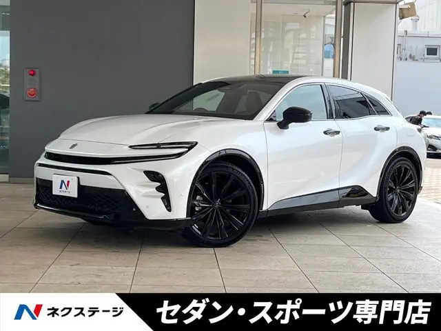 Toyota Crown Sport photo 1