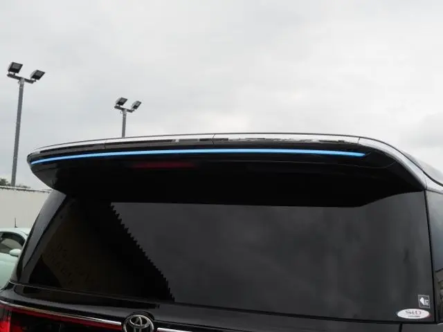 Toyota Vellfire Hybrid photo 10