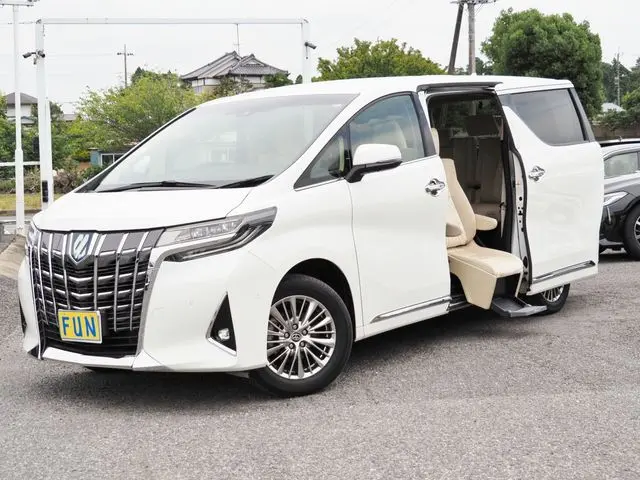 Toyota Alphard Hybrid photo 1
