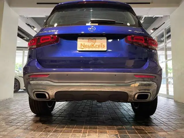 Mercedes-Benz GLB-Class photo 15