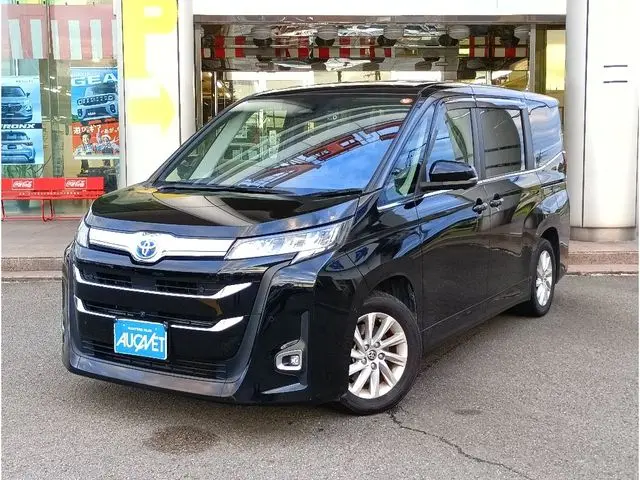 Toyota Noah photo 1