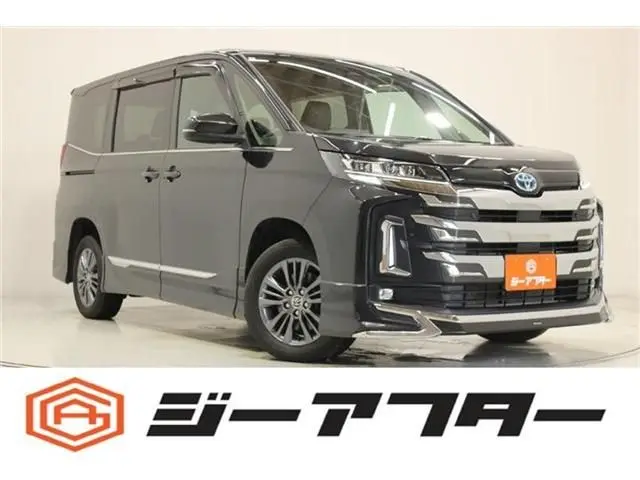 Toyota Noah fotoğraf 1