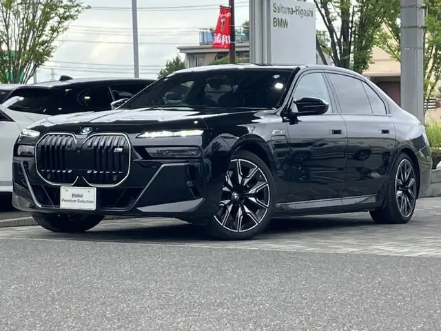 BMW i7