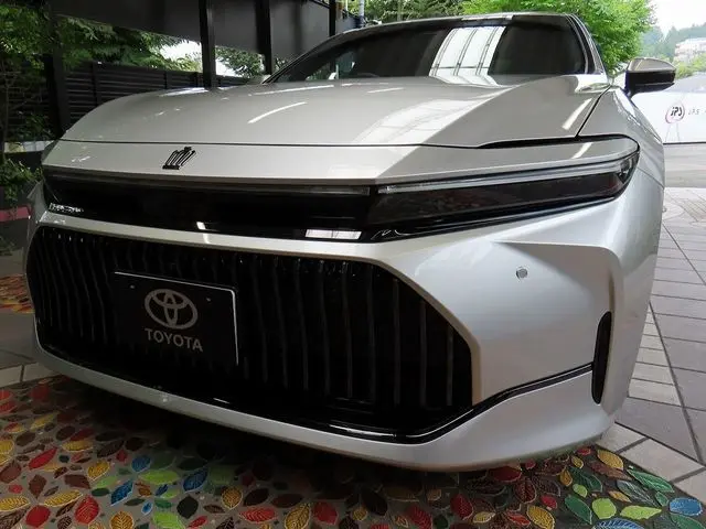 Toyota Crown Hybrid
