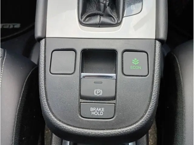 Honda Fit e:HEV fotoğraf 18
