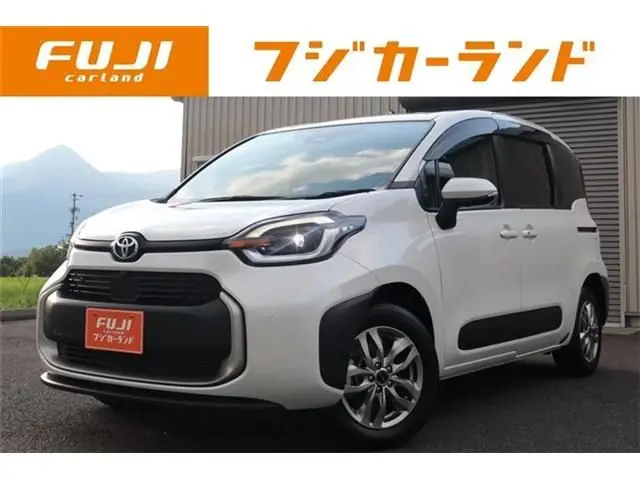 Toyota Sienta fotoğraf 1