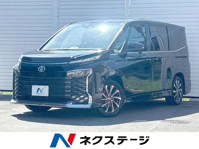 Toyota Voxy fotoğraf 1
