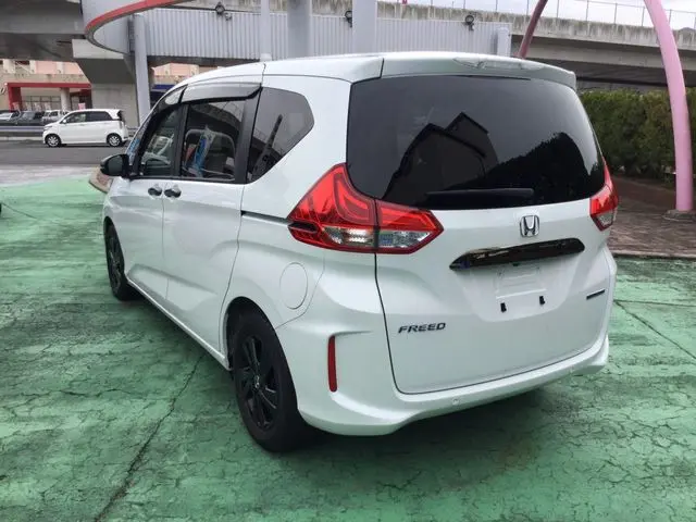 Honda Freed Hybrid photo 5