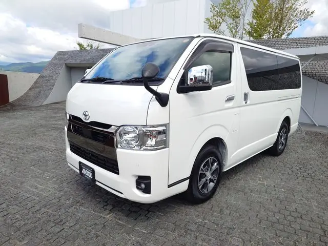 Toyota Hiace Van fotoğraf 1