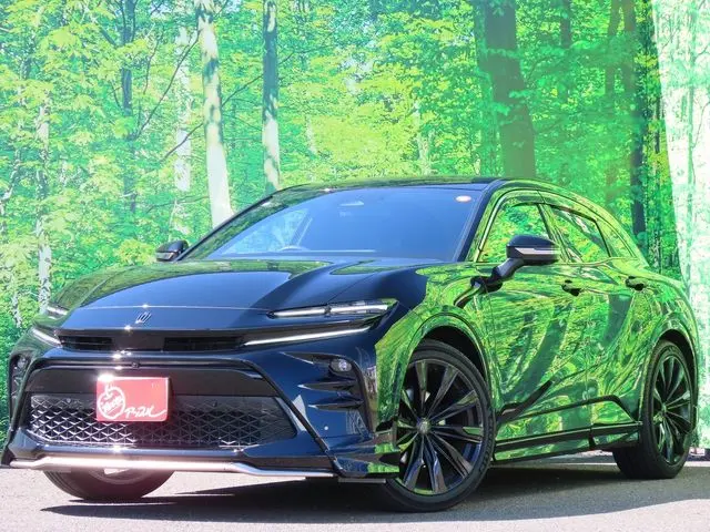 Toyota Crown Sport fotoğraf 1