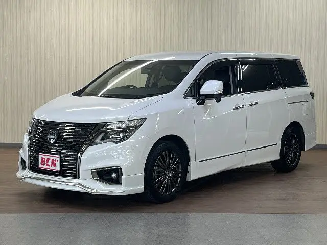 Nissan Elgrand photo 1