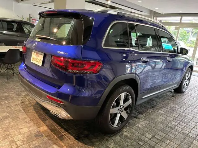 Mercedes-Benz GLB-Class photo 16