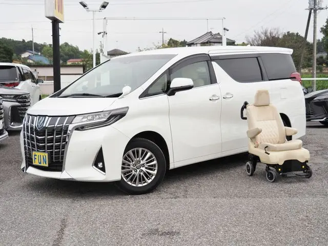Toyota Alphard Hybrid photo 1