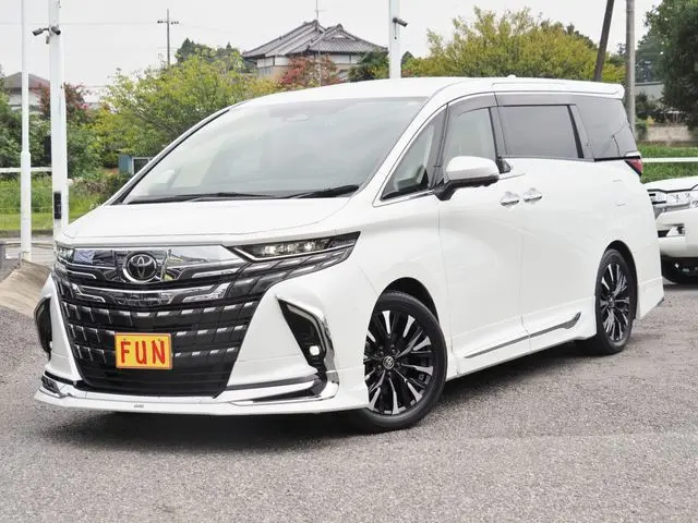 Toyota Alphard Hybrid photo 1