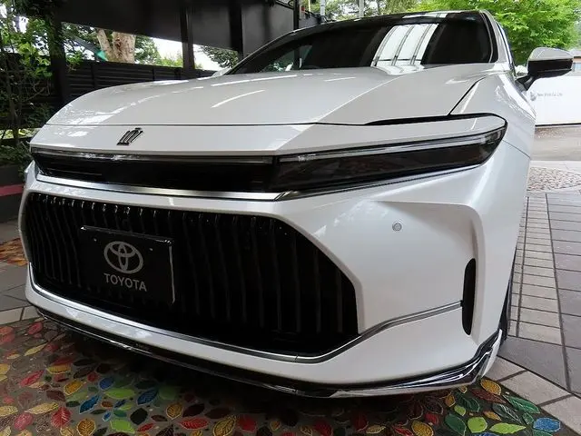 Toyota Crown Hybrid