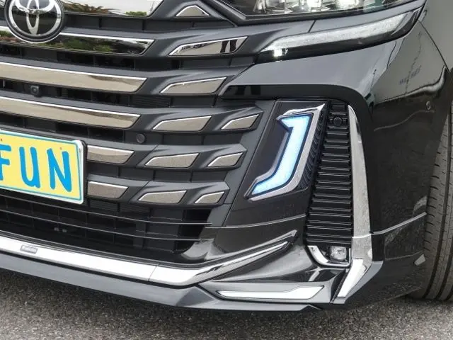 Toyota Vellfire Hybrid photo 9