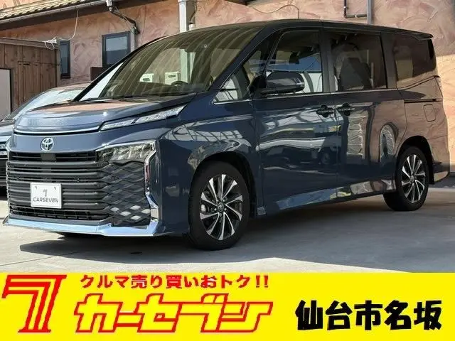 Toyota Voxy fotoğraf 1