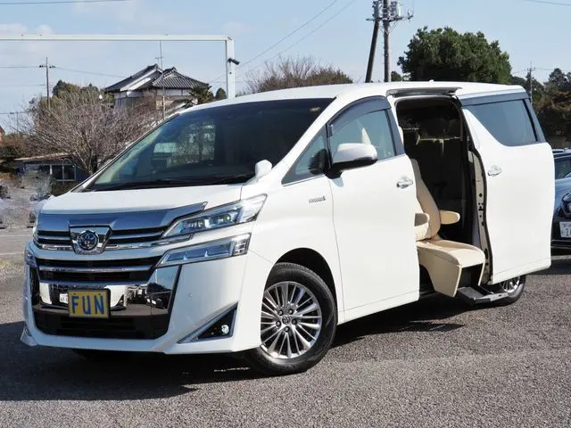 Toyota Vellfire Hybrid photo 1