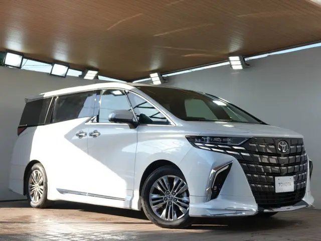Toyota Alphard Hybrid photo 1
