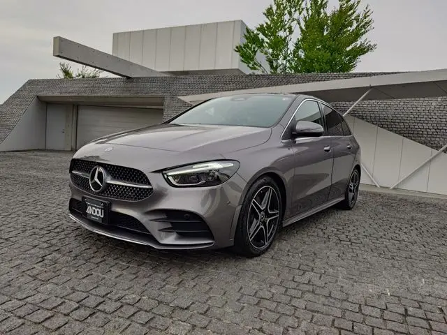 Mercedes-Benz B-Class fotoğraf 1