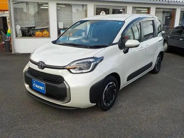 Toyota Sienta photo 1