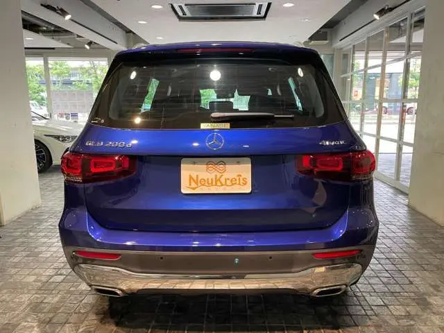 Mercedes-Benz GLB-Class photo 14