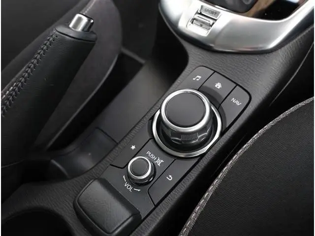 Mazda 2 fotoğraf 10