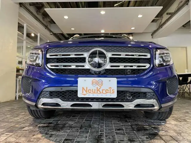 Mercedes-Benz GLB-Class photo 11