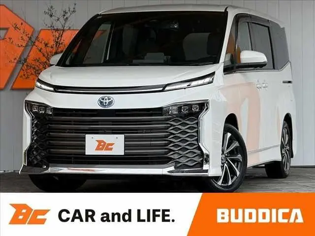 Toyota Voxy fotoğraf 1