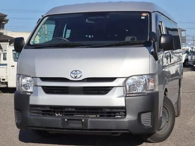 Toyota Hiace fotoğraf 1