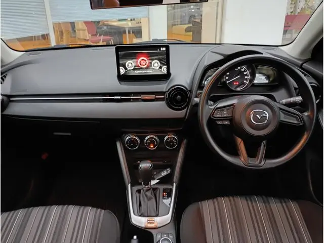 Mazda 2 fotoğraf 2