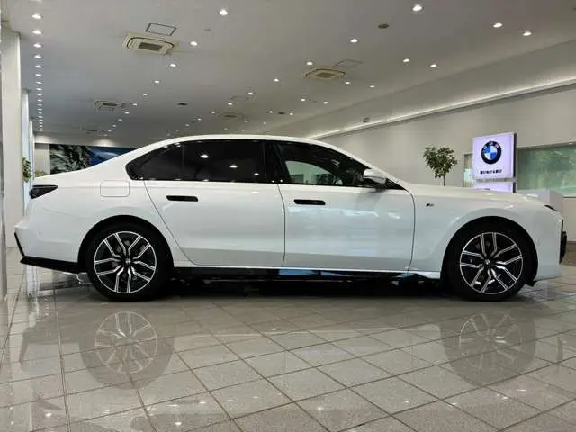 BMW 7 Serisi fotoğraf 3