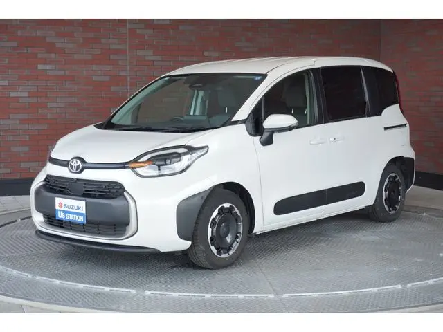 Toyota Sienta fotoğraf 1