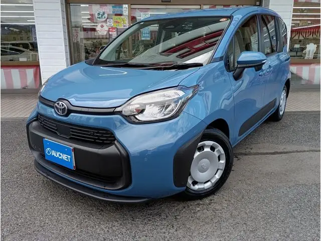 Toyota Sienta fotoğraf 1