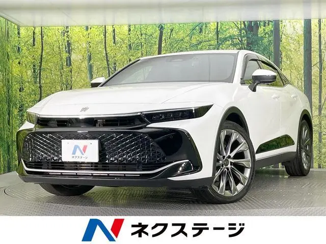 Toyota Crown Crossover photo 1
