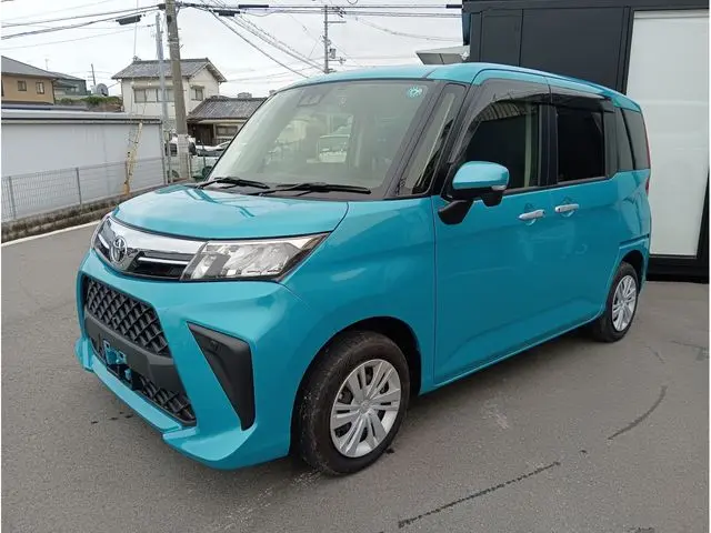 Toyota Roomy photo 1
