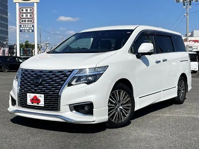 Nissan Elgrand fotoğraf 1