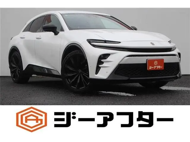 Toyota Crown Sport fotoğraf 1