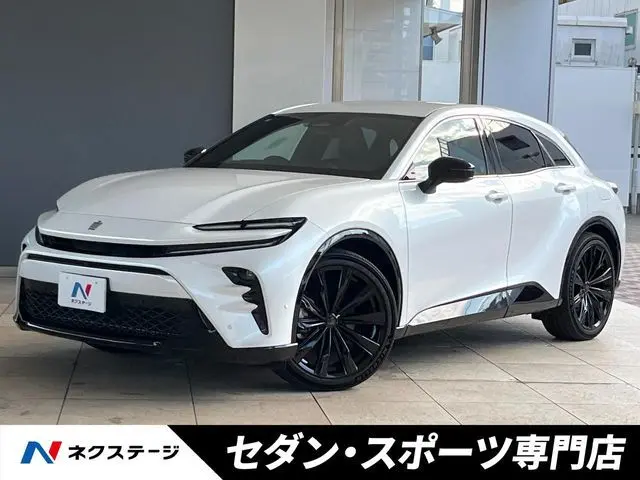 Toyota Crown Sport fotoğraf 1