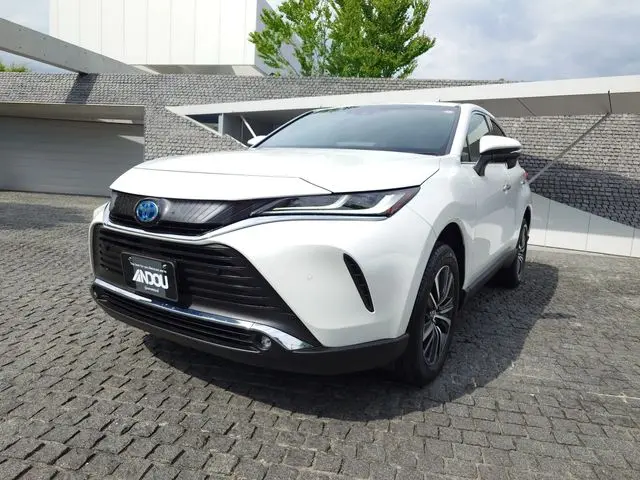 Toyota Harrier Hybrid photo 1