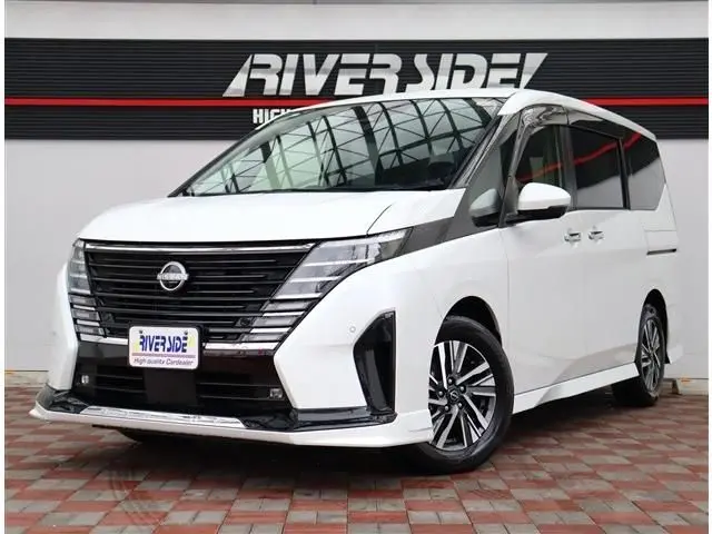 Nissan Serena fotoğraf 1