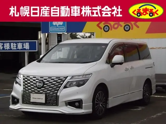 Nissan Elgrand fotoğraf 1