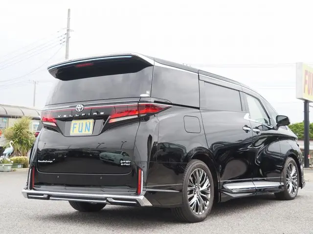 Toyota Vellfire Hybrid photo 5