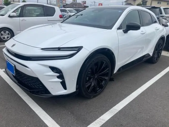 Toyota Crown Sport photo 1