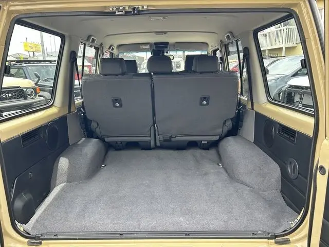 Toyota Land Cruiser photo 8
