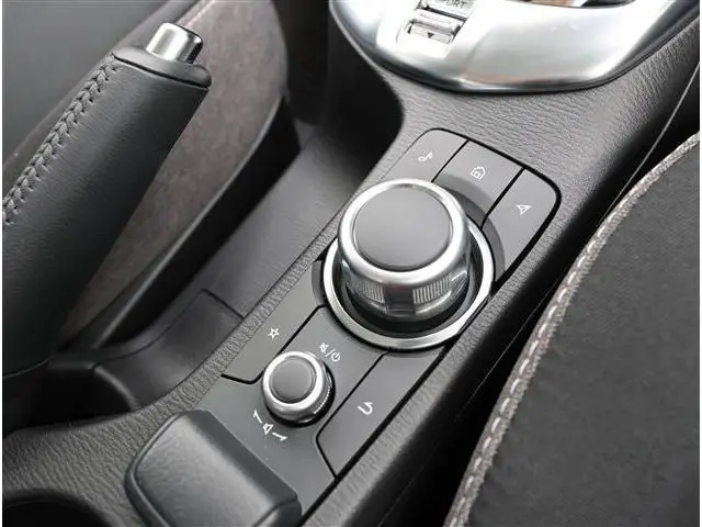 Mazda 2 photo 12