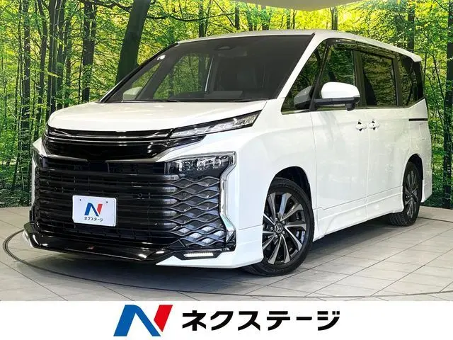 Toyota Voxy photo 1
