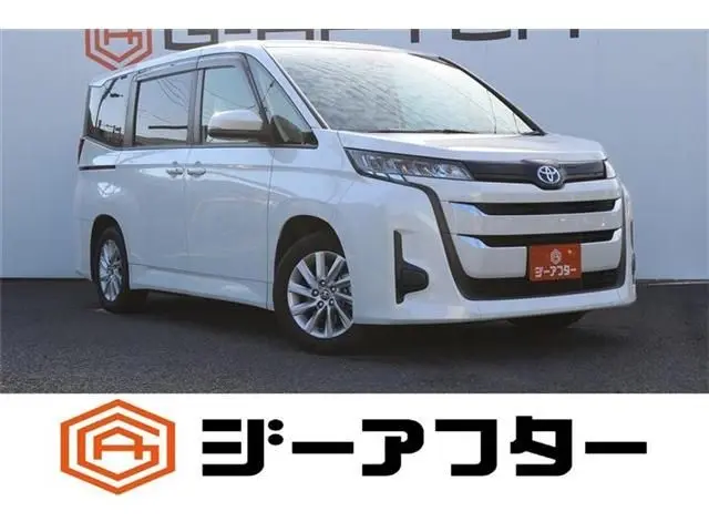 Toyota Noah photo 1