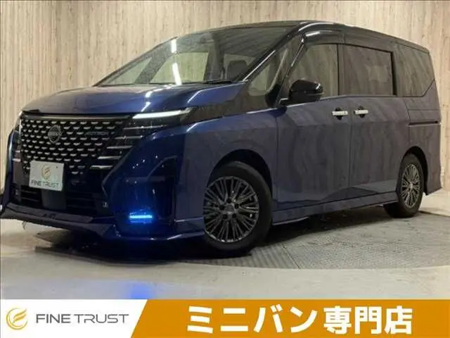 Nissan Serena fotoğraf 1