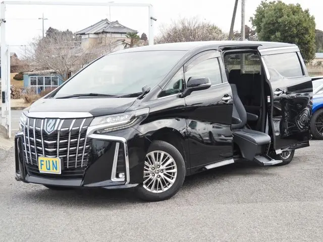 Toyota Alphard Hybrid photo 1